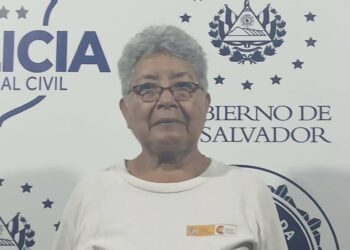 Capturan a mujer tras agredir a su vecina por tirar basura a la cuneta