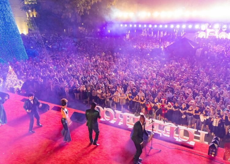 La Sonora Dinamita hace vibrar el Centro Histórico de San Salvador