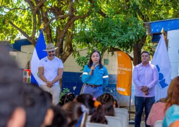 Once centros escolares ya son intervenidos en Santa Ana por el programa Dos Escuelas por Día