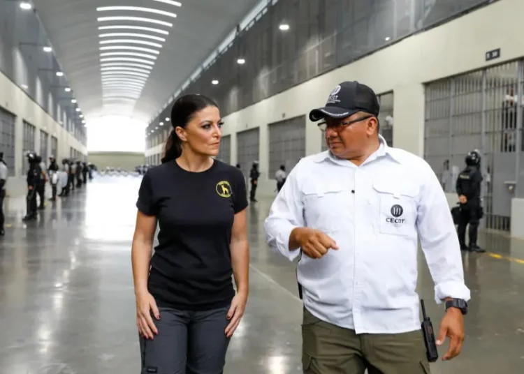 “Los jóvenes ahora pueden crecer sin pandillas gracias al presidente Bukele”: Macarena Olona