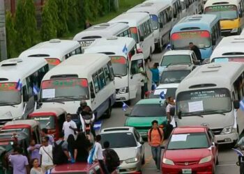 Continúa paro del transporte colectivo en Honduras al no recibir bono del gobierno