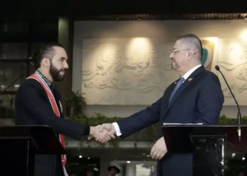 Presidente Bukele da la bienvenida al presidente de Costa Rica, Rodrigo Chaves