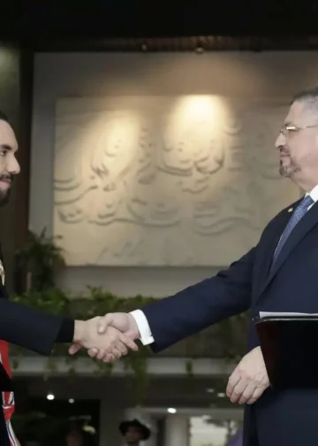 Presidente Bukele da la bienvenida al presidente de Costa Rica, Rodrigo Chaves