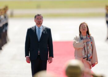 Presidente de Costa Rica arriba a El Salvador para su visita oficial