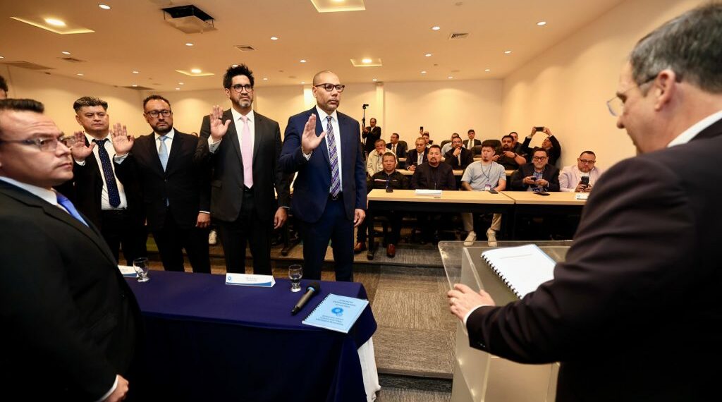 Yamil Bukele toma posesión como nuevo presidente de la FESFUT