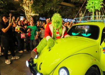 El Grinch se “toma” la Villa Navideña del Centro Histórico de San Salvador