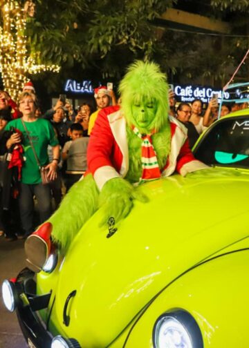 El Grinch se “toma” la Villa Navideña del Centro Histórico de San Salvador