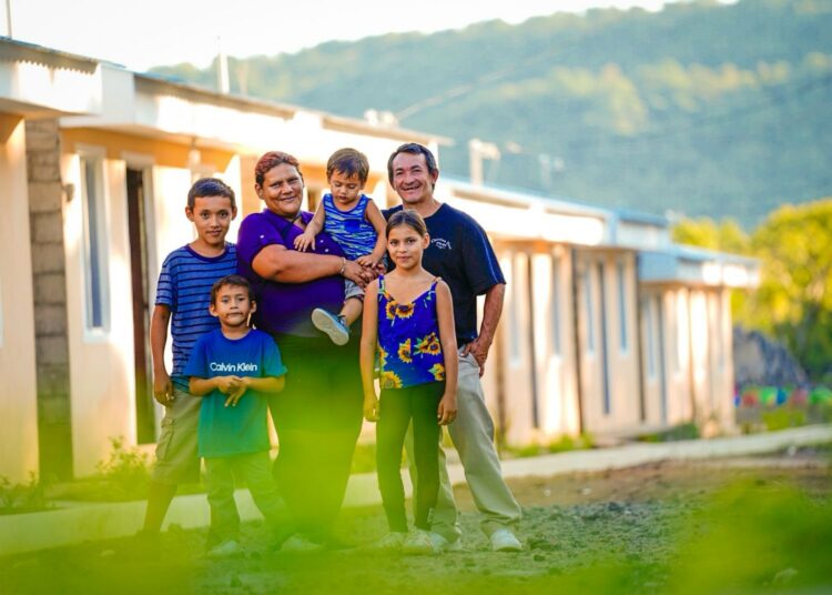 Gobierno de Bukele entrega 84 nuevas viviendas a familias vulnerables en Ahuachapán