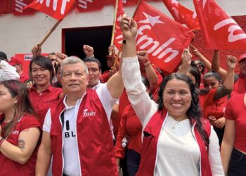 “Chino” Flores dejaría dirigencia del FMLN a Marleni Funes