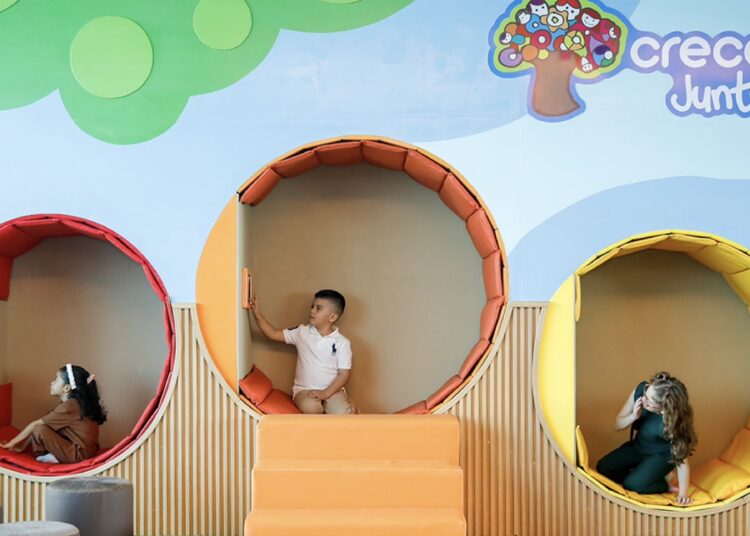 Habilitan nueva área de juego para niños en el aeropuerto internacional