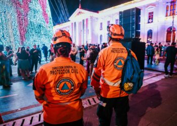 Vigilancia constante en Villa Navideña del Centro Histórico de San Salvador