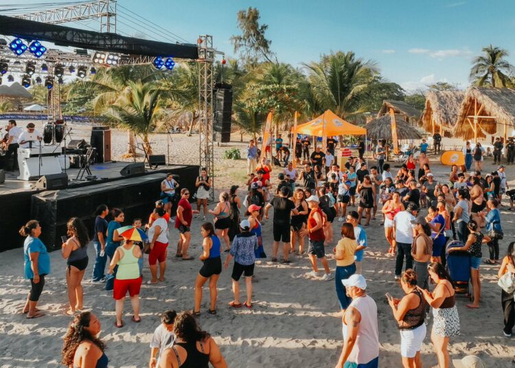 Celebran el Reventón de Fin de Año en Turicentro Costa del Sol