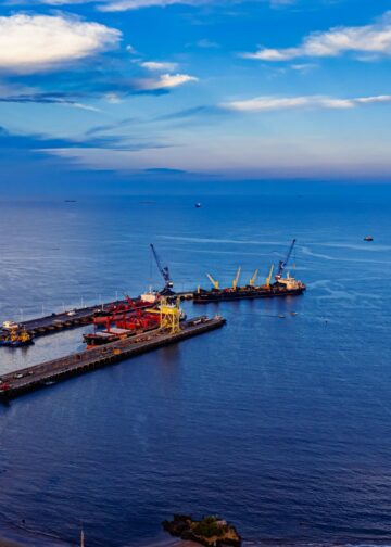 Gobierno y Yilport modernizan la terminal del Puerto de Acajutla