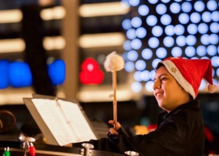 Orquesta Sinfónica Juvenil inaugura Villa Navideña en El Centro Histórico