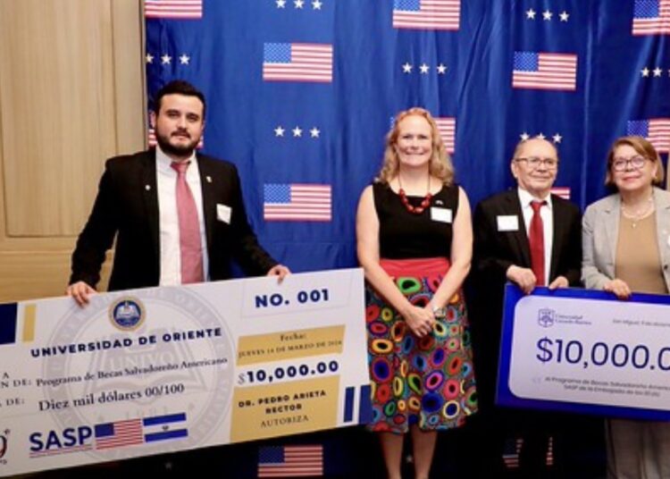 Universidades salvadoreñas otorgan nuevas becas para estudios en EE.UU. mediante el programa SASP