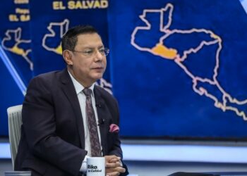 El Salvador lidera en rapidez de entrega de pasaportes en la región