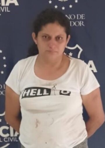 Mujer roba dinero a su vecino y lo oculta bajo tierra en San Miguel