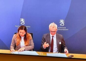 El Salvador firma acuerdo educativo con Finlandia