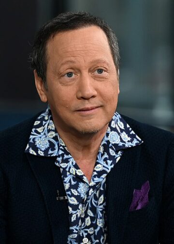 Rob Schneider felicita a El Salvador por Navidad y anuncia interés en visitar el país en 2026