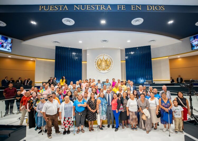 Presidente de la Asamblea destaca participación ciudadana durante sesión plenaria
