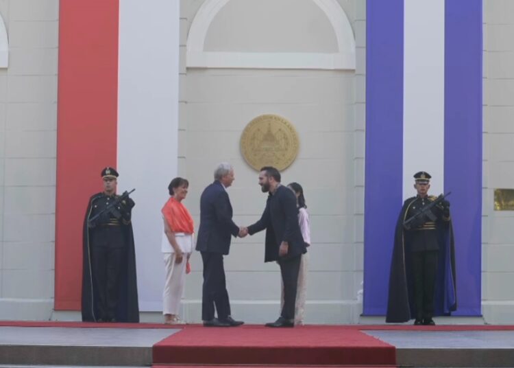 Presidentes de El Salvador y Chile sostienen reunión oficial