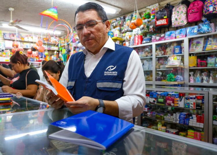 Defensoría del Consumidor intensifica controles para garantizar precios justos en útiles escolares durante el regreso a clases