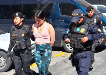 Joven es detenida tras robar celular a hombre en un hotel de la zona 11 de Guatemala