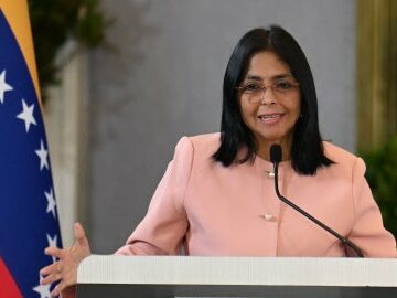 Venezuela defiende su relación con Cuba tras la decisión de EEUU de cortar el flujo de petróleo