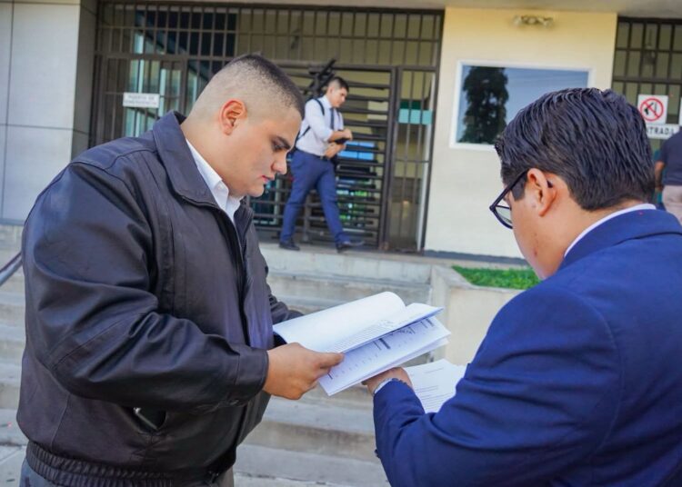 Colaborador de alcaldía denuncia a medio digital por presunta difamación y calumnia