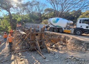 Nuevo puente en el río Guastena permitirá tránsito más seguro y fluido en Chalatenango