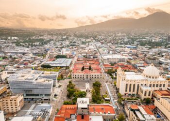 De la «capital del asesinato» al boom económico: El Salvador cosecha el dividendo de la seguridad