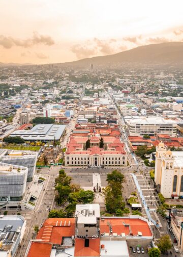 De la «capital del asesinato» al boom económico: El Salvador cosecha el dividendo de la seguridad