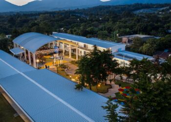 El Salvador transforma su educación: alcanza 460 centros escolares renovados