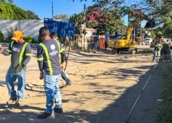 Alcaldía de Santa Ana Centro arranca pavimentación de vía alterna a bulevar «Los 44»