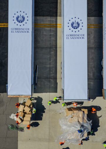 ¡Llegada masiva de zapatos escolares! Gobierno de Nayib Bukele los incluirá en el Paquete Escolar 2026