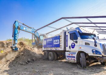 Alcaldía de Santa Ana Centro refuerza obras del Mercado Central: llega más maquinaria