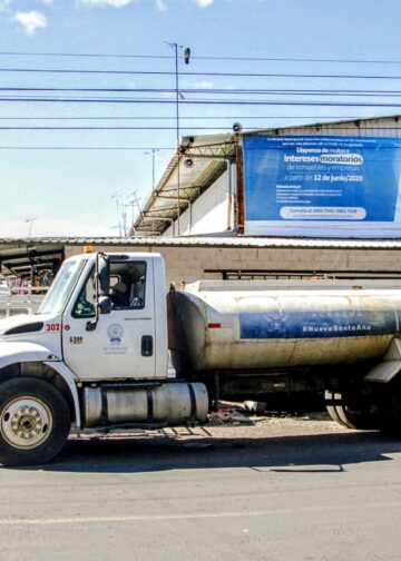 “No dejamos a ninguna familia sin agua”: Gustavo Acevedo confirma despliegue continuo de pipas en Santa Ana Centro