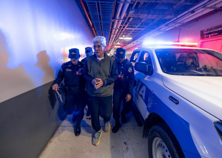 Norman Quijano ingresa al sistema penitenciario y queda recluido en celda