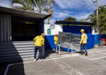Renuevan centro educativo como parte del programa “Dos Escuelas X Día”