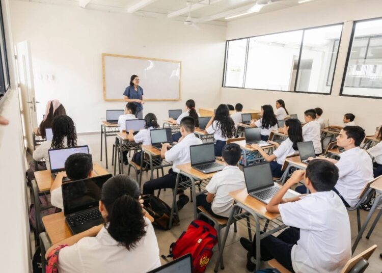 Estudiantes del sector público retornan a clases el 2 de febrero
