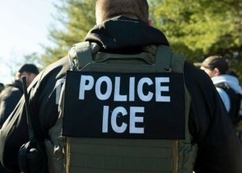 Autorizan al ICE para ingresar a viviendas de migrantes sin aval de un juez