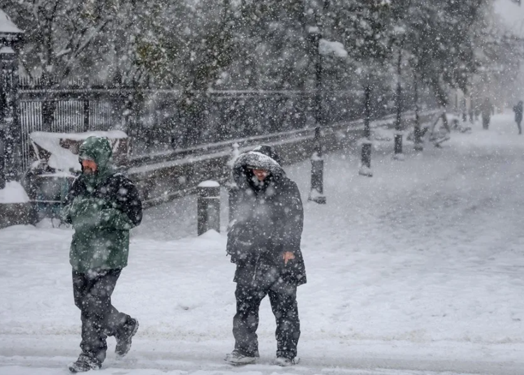Fuerte tormenta invernal pone en alerta a 14 Estados de EEUU