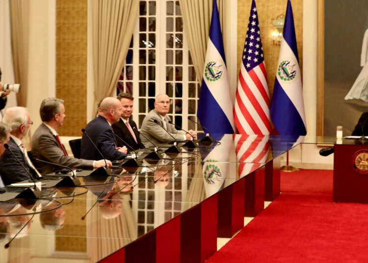 Congresistas de Estados Unidos sostienen encuentros de alto nivel con el Presidente Bukele