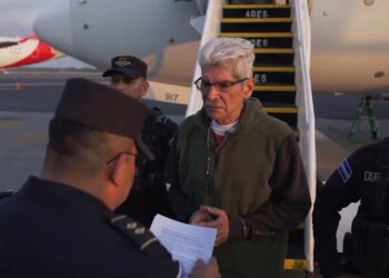 Exdiputado de ARENA Norman Quijano llega a El Salvador extraditado de EEUU