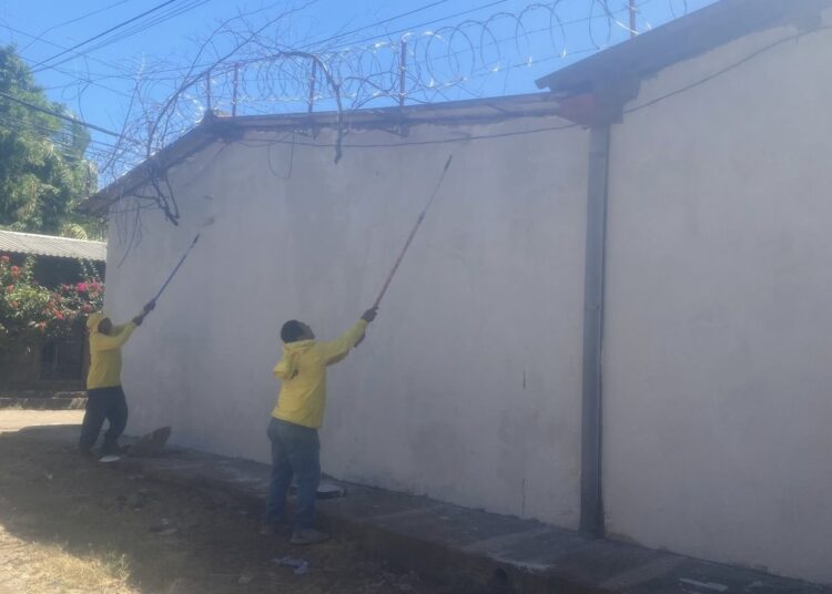 Eliminan remanentes de grafitis de pandillas en Usulután