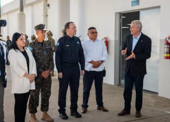 Presidente electo chileno visita el CECOT