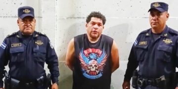 Capturan a sujeto que atacó a otros con un envase de vidrio