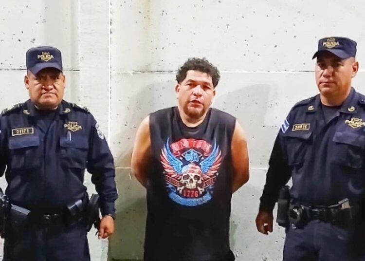 Capturan a sujeto que atacó a otros con un envase de vidrio