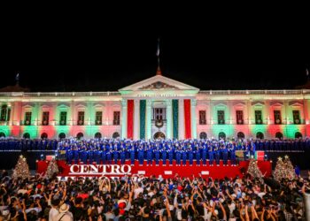 Banda El Salvador da la bienvenida al 2026 con mágico concierto en El Centro Histórico