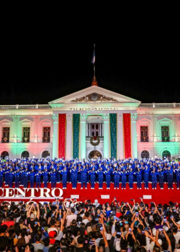 Banda El Salvador da la bienvenida al 2026 con mágico concierto en El Centro Histórico